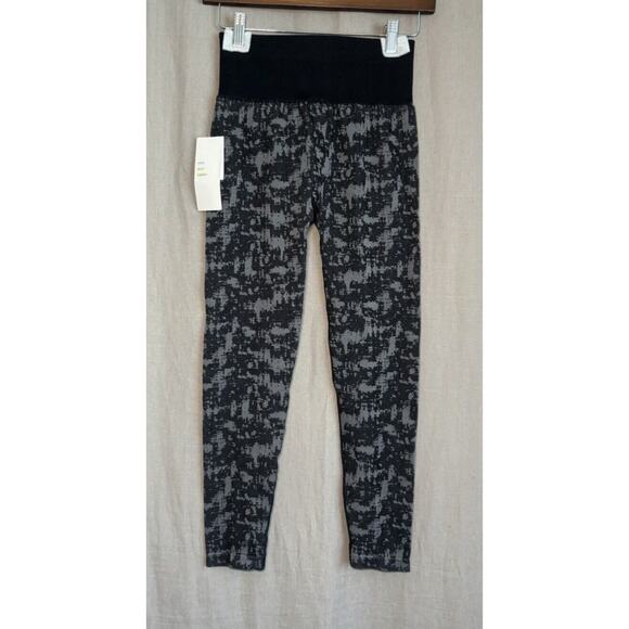 ZELLA NWT Women’s two piece Set Long Sleeve Top And leggings Black and grey - Picture 6 of 16